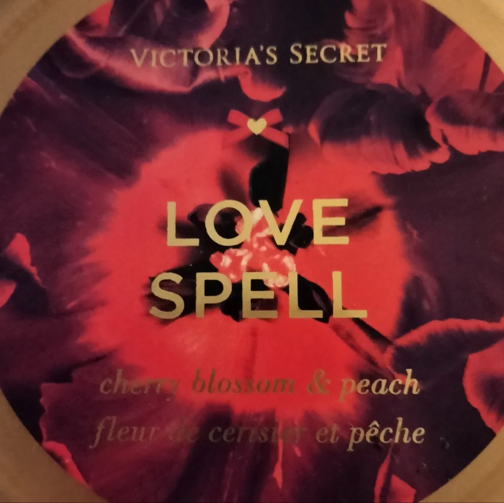 🆕SEALED🆕️ Victoria's Secret Love Spell Softening Body Polish